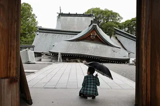 位于日本熊本县八代市的八代神社在7月28日7.1级强震中坍塌。（路透社）