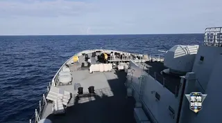 中國解放軍「南部戰區」上午發布訊息稱，8月1日，中國人民解放軍南部戰區位黃岩島領...