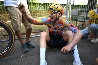 Lorena Wiebes celebrating