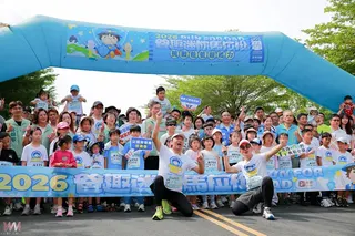 父親節前夕，田中馬在彰化高鐵二號公園舉辦「Run For Dad爸趣迷你馬拉松」，親子攜手奔跑傳遞暖心父愛。（記者陳雅芳攝）