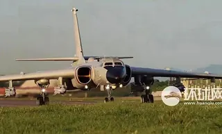 轟6K搭載鷹擊12重型超音速反艦導彈，該導彈射程可達四、五百公里，完全覆蓋黃岩島...