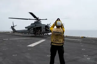 截取自美国中央司令部（CENTCOM）7月25日发布未注明日期的视频截图显示，美国中央司令部所称旨在执行其对伊朗海上封锁的行动。 （图取自美国中央司令部/法新社）