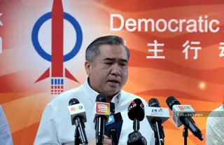DAP secretary-general Anthony Loke said the decision to table the motion was agreed upon by the party’s Central Executive Committee (CEC), which met tonight. - NSTP file pic