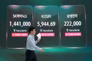 A screen shows the Korea Composite Stock Price Index (Kospi), SK Hynix and Samsung Electronics stock price at the foreign exchange dealing room of the Hana Bank headquarters in Seoul, South Korea, on July 30. Photo: AP