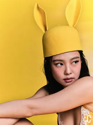 Jennie透露看粉絲的留言，是很甜蜜的事。翻攝IG@cosmopolitan
