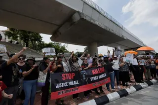 The peaceful protest saw several participants bringing along their pet dogs, while passing motorists repeatedly honked their horns in a show of solidarity with the demonstrators. NSTP/ASYRAF HAMZAH
