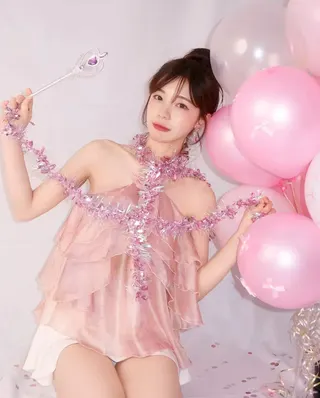 李多慧昨曬生日寫真照，夢幻造型曝光刷出大量粉絲祝福。（圖／翻攝自IG @le_dahye）