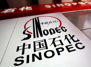 路透指出，中國國有石油企業中國石油化工股份有限公司（中石化）近期增加採購俄羅斯遠...