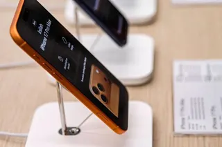 消息人士称，虽然苹果及供应商有信心保障iPhone Ultra面市首周的供货量，但其后持续供应仍充满不确定性。（图取自网络示意图）