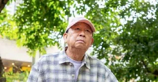 昔日最佳合作夥伴黎彼得(見圖)76歲病逝，香港「歌神」許冠傑深感悲痛親筆寫下悼念...
