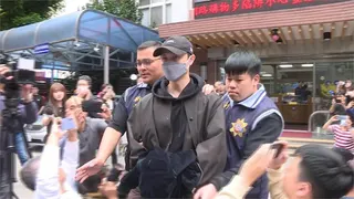 王子突PO圖：你與我同在、不怕遭害！神隱9個月「2度發文」私下近況曝