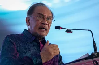 Prime Minister Datuk Seri Anwar Ibrahim has expressed appreciation to the Malaysian Border Control and Protection Agency (MCBA) for its swift action in seising a container suspected of carrying strategic goods for export to Israel at the Port of Tanjung Pelepas in Johor yesterday.- BERNAMA PIC
