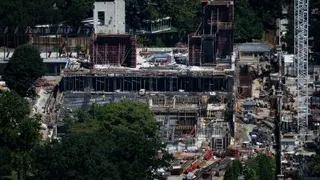 7月23日，从华盛顿纪念碑观景台俯瞰白宫规划中的宴会厅施工现场。（法新社档案照）