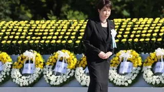 8月6日，日本首相高市早苗出席在广岛和平纪念公园的原子弹爆炸81周年和平悼念仪式。（图取自时事通信社/法新社）
