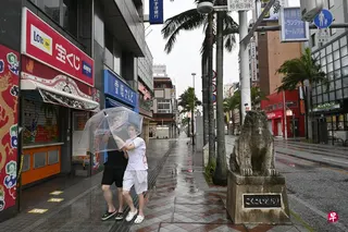 8月7日，日本冲绳县县治那霸市的大街上人迹稀少。 （路透社）
