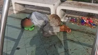 老翁早前露宿吉灵当卫生诊所前巴士候车亭的情况。（图取自网络）