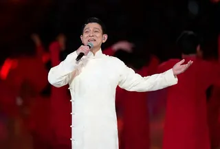 劉德華在廣州演唱的資料照片。（新華社）