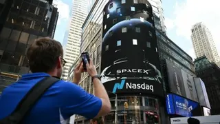 美国那斯达克交易所（Nasdaq）正式宣布，其“全球交易时间”机制将于今年12月6日正式上线，开启美股每周交易5天、每天交易23小时的新时代。（法新社档案照）