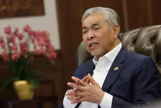 Deputy Prime Minister Datuk Seri Dr Ahmad Zahid Hamidi congratulated men’s doubles pairs Tee Kai Wun-Yap Roy King and Soh Wooi Yik-Man Wei Chong on finishing champions and runners-up at the 2026 Korea Masters Badminton Championships. — Bernama pic