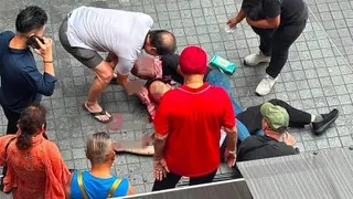 阿叔挺身而出，制止自残的男子。（受访者提供）