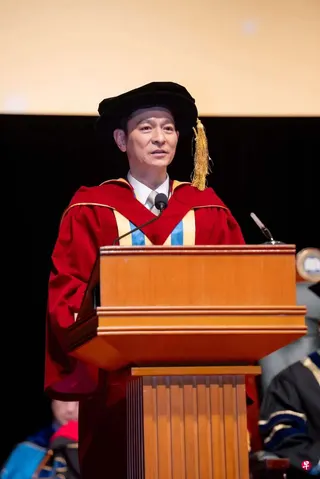 刘德华获香港浸会大学颁发荣誉文学博士学位。 （取自香港浸会大学脸书）