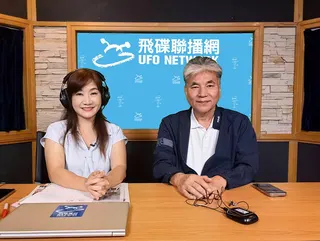 內政部前部長李鴻源(右)接受飛碟晚餐廣播專訪。圖／飛碟聯播網提供
