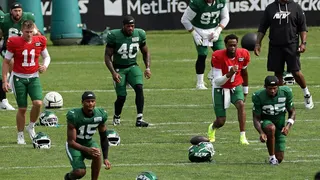 Geno Smith stretches during joint practice between the Tampa Bay Buccaneers and New York Jets.