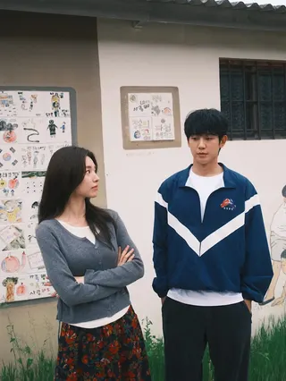 賀營（左）在《我的荒糖戀愛》與丁海寅相戀。翻攝IG@havv_y