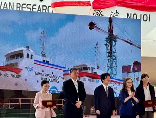 總統賴親德11日南下台船公司，為海委會國家海洋研究院2艘海洋基礎資料調查船「澄波101」及「澄波102」命名。（圖：溫蘭魁攝）