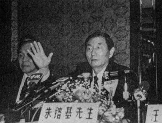 Then Shanghai mayor Zhu Rongji addresses a press conference during a visit to Hong Kong on June 12, 1990. Photo: SCMP