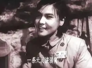 郭蘭英在電影《上甘嶺》演唱〈我的祖國〉。（圖／翻攝央視新聞）