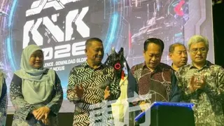阿末玛斯兰（前排右2）为2026年工程局创新与创意组大会主持开幕仪式。