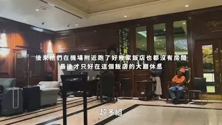 阿滴的爸爸沒有飯店只得在大廳過夜。（圖／翻攝自YouTube@阿滴）