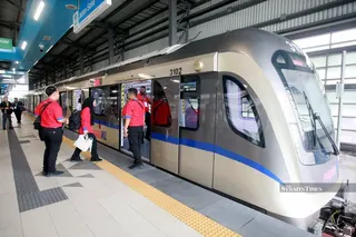 Passengers on the Shah Alam Line will have to pay for rides from Aug 15, including shuttle bus services and Park N’ Ride facilities. NSTP/FILE PIC