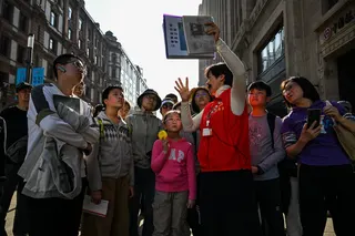 数据显示，中国游客国内游的人次也不断增加，但消费增长缓慢。（法新社档案照）