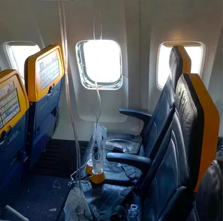 美國國家運輸安全委員會（NTSB）13日公布的照片顯示，瑞安航空一架客機起飛不久...