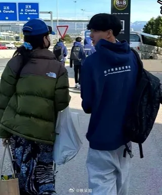 張柏芝的二兒子已經變成185公分的少年。（取材自微博）
