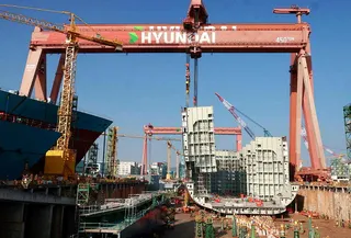 美國的造船工業遠遠落後其他國家，川普總統14日核准美國的軍艦可以在海外製造，以加...