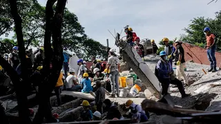 哥伦比亚强震估计至少250人死亡
