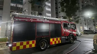 裕廊东组屋深夜失火一人死亡 约50名居民疏散