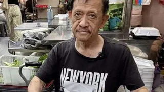 杨松坤周一早上仍在店里帮忙。