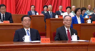 正國級退休領導人賀國強（前排左）及王岐山（前排右）出席江澤民誕辰100周年紀念大...
