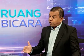 Former Deputy Inspector-General of Police Tan Sri Ayob Khan Mydin Pitchay during an interview for the Ruang Bicara programme titled "Di Sebalik Lencana: Legasi Tan Sri Ayob Khan" produced by Bernama TV and hosted by Ally Iskandar (left) at Wisma Bernama today. BERNAMA PIC