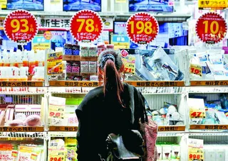 日本內需疲弱也將增加高市早苗政府的壓力。食品等生活必需品價格持續上漲，使民眾生活...