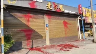 双溪大年老字号饼家本月2日遭大耳窿跑腿泼漆。