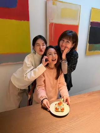 S.H.E傳出明年要在大巨蛋開唱的消息，但已被Hebe（中）否認。（圖／翻攝自Hebe臉書）