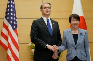 5月，美国财政部长斯科特·贝森特访问东京，与日本首相高市早苗会面。