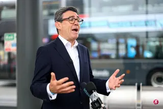 英国首相伯纳姆说，这是“英国在履行长期以来的承诺，即百分之百支持乌克兰对抗这场由俄罗斯总统普京发动的非法战争”。 （法新社）