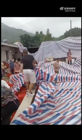 四川長寧縣一村民家中舉辦升學宴時發生牆體倒塌，四川省長寧縣應急管理局通報指出，事...
