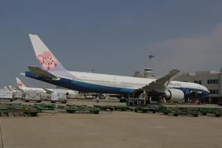 專家建議，高空飛行從業者應定期接受皮膚檢查，女性應提早或更頻繁進行乳房攝影篩檢；照護機組人員的醫師也應對癌症診斷保持高度警覺。（圖／中天新聞）